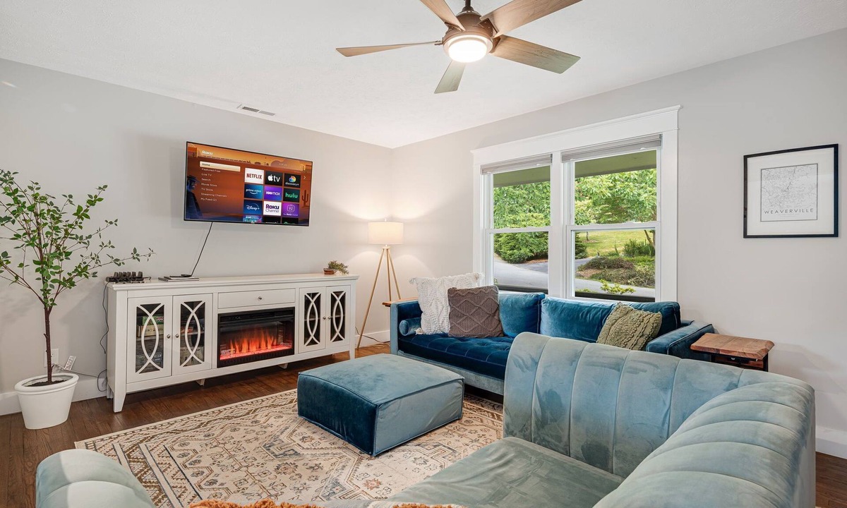 Weaverville House | Charming Cottage in the Heart of Weaverville – Walk to Downtown!