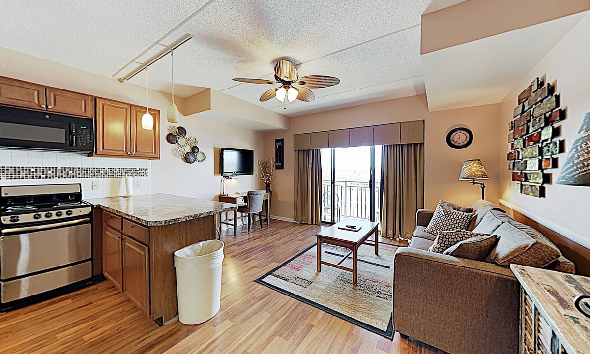 Wilmington Historic District Condo | Charming Downtown Condo with Balcony Overlooking the Cape Fear River