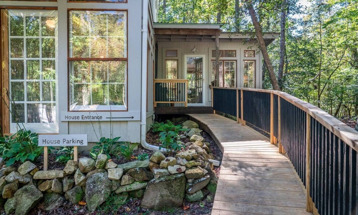 Pittsboro House | Charming Handmade Retreat — 15 mins to Chapel Hill