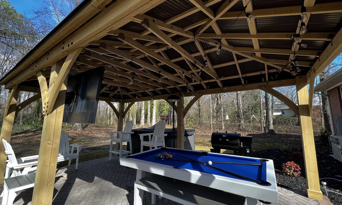 Elon College House | Charming Home w/ hot tub, pool table, and patio TV.