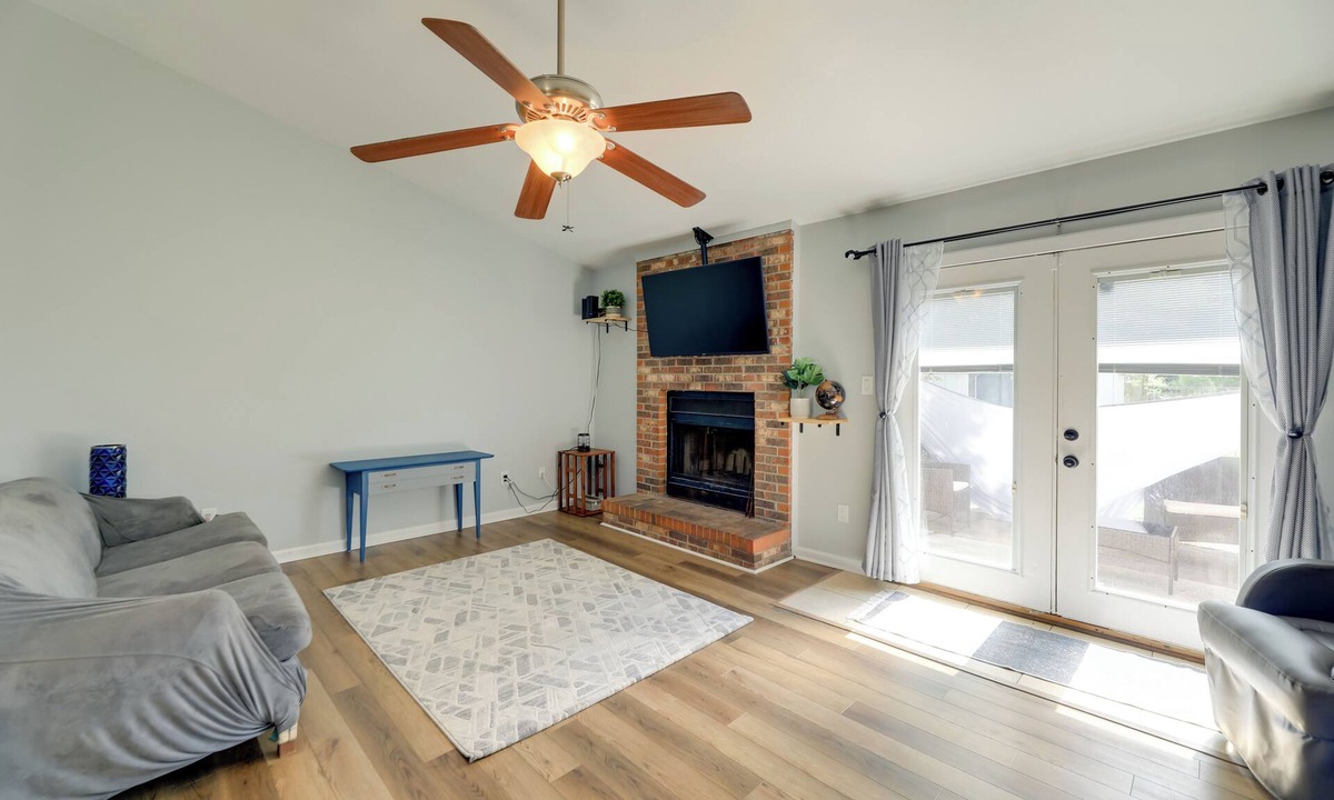 Piney Green House | Charming Jacksonville Abode w/Patio!