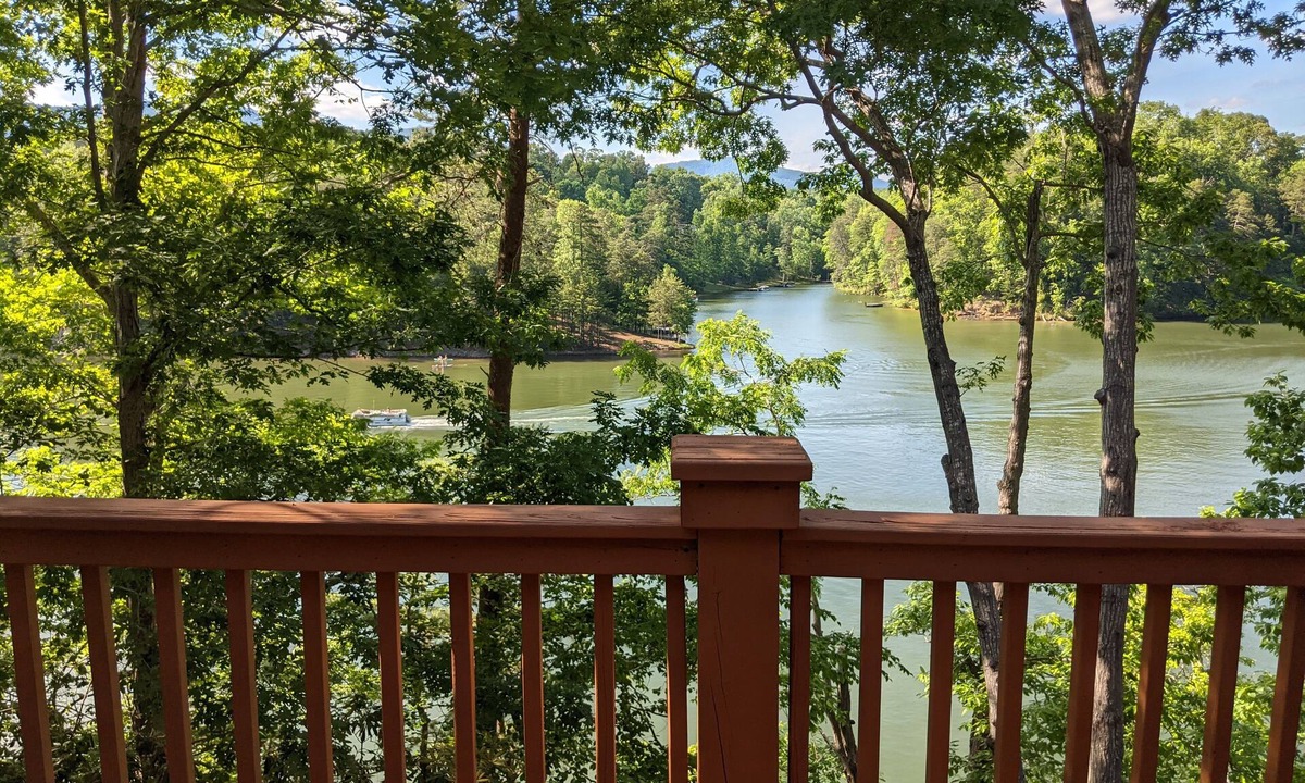 Mill Spring Cottage | Charming Lakefront Mountain Cabin
