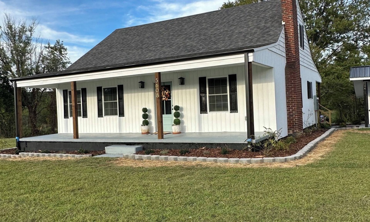 Arlington Cottage | Charming newly-renovated 3-bedroom cottage in the Heart of the Yadkin Valley!