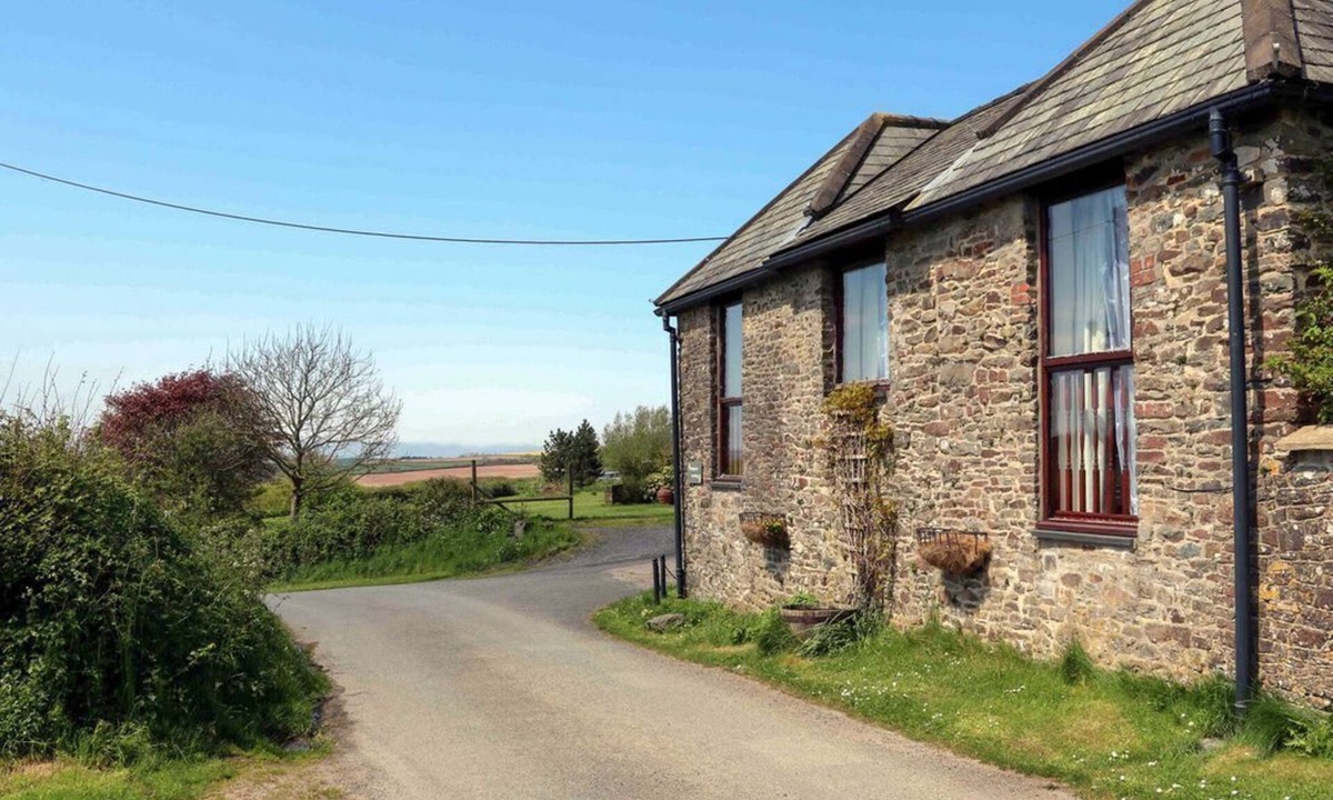 Huntshaw House | Charming Primrose Cottage Retreat