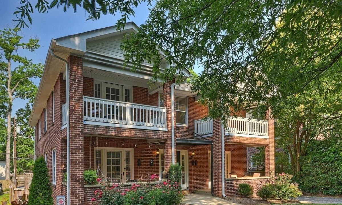 Dilworth Apartment | Charming Renovated 2 Bedroom Apartment in Charlotte - Dilworth Neighborhood