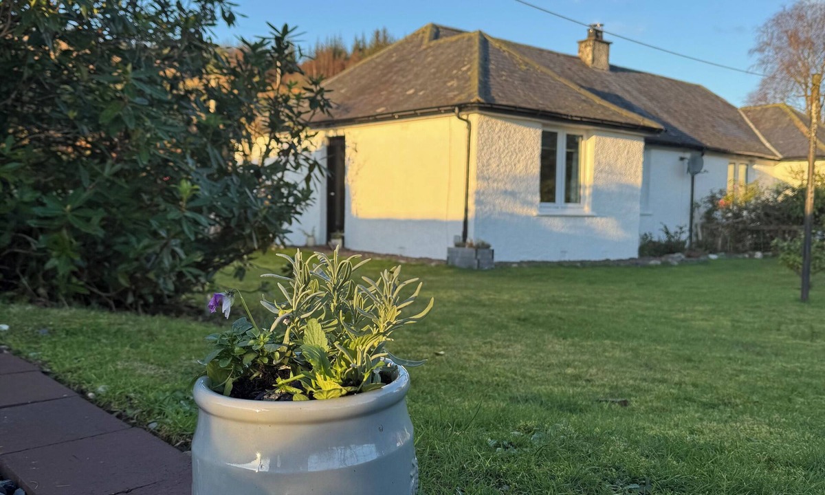 Taynuilt Cottage | Charming rural cottage, with stove & large garden overlooking Loch Awe, Argyll.