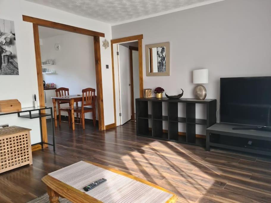 Dadlington Apartment | Charming spacious 2 bed apartment in quiet area