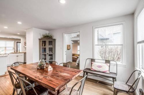 Berry Hill House | Charming Spacious Home - 10 mins to Downtown