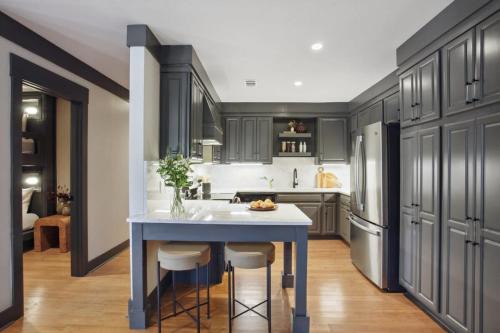 Old West Broad Neighborhood House | Charming Townhome Near Forsyth Park Free Parking