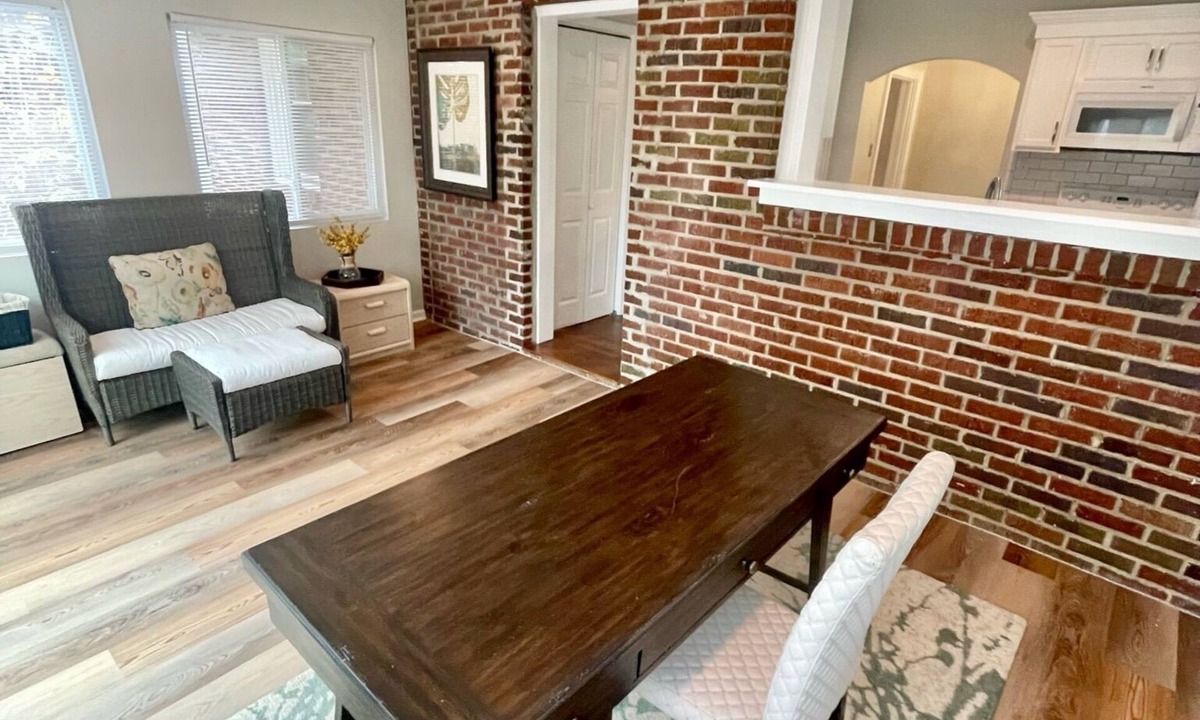 Winston - Salem House | Cheerful cottage w/work space near hospitals