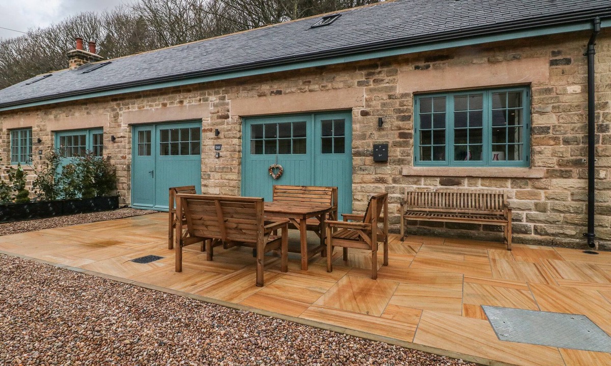Hoylandswaine Cottage | Chestnut Cottage