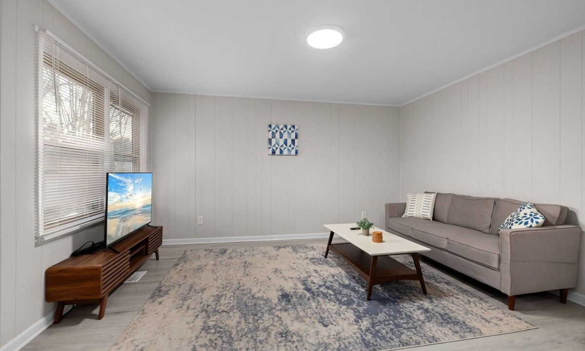 Durham Apartment | Chic Apartment Near Duke~Easy Access to Downtown & Dining Spots