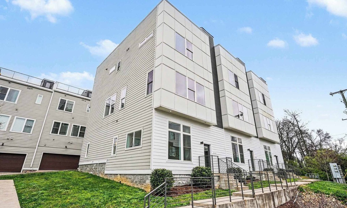 Nashville House | Chic Townhome x3 w Rooftop Views, Near Broadway!