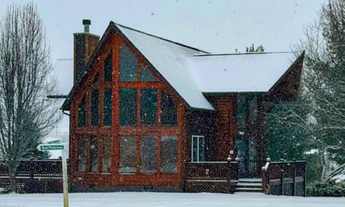 Sparta Cabin | Chill Out in the NC Mtns 4BR/3BA Near Sparta W/Mtn Views, WiFi, & Gas F/P
