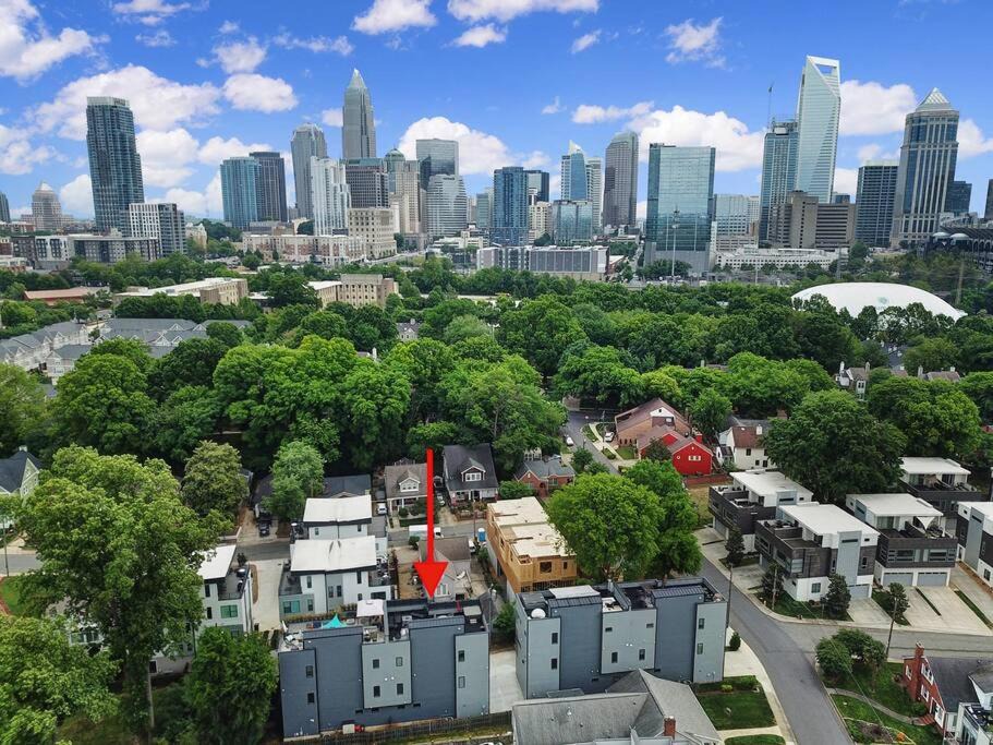 Third Ward Villa | City Views RoofTop Hot Tub & Short Walk to Stadium