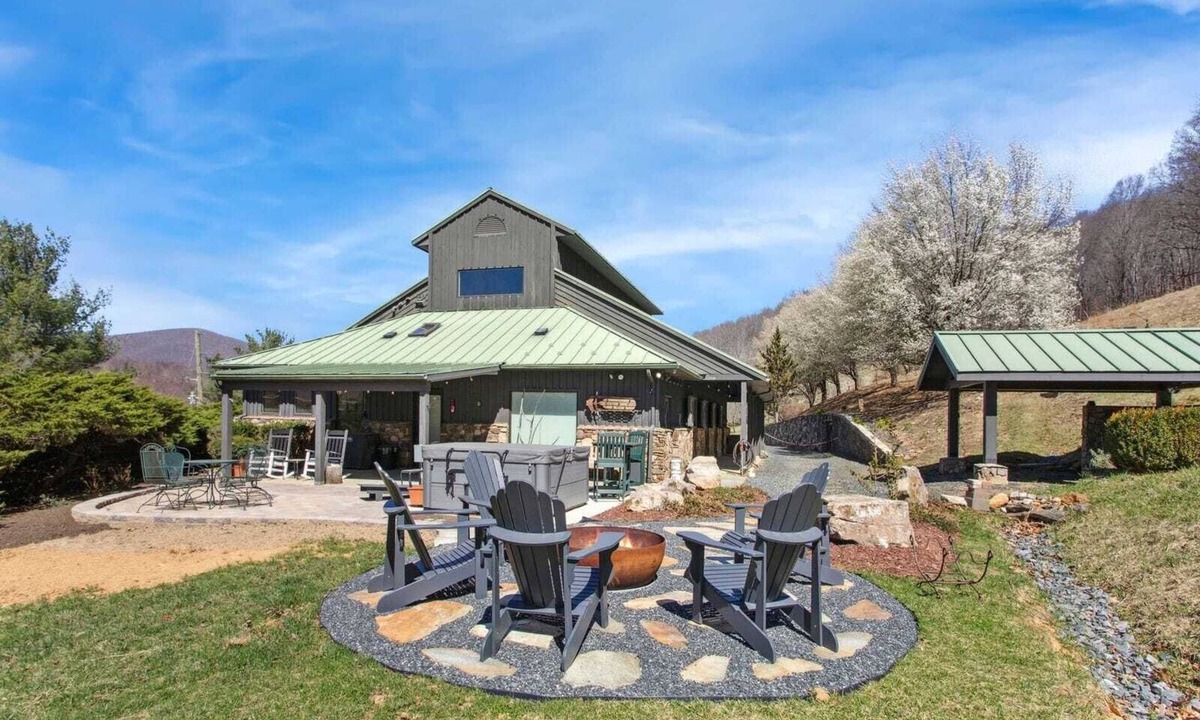 West Jefferson House | Classic Barn Home with Contemporary Design