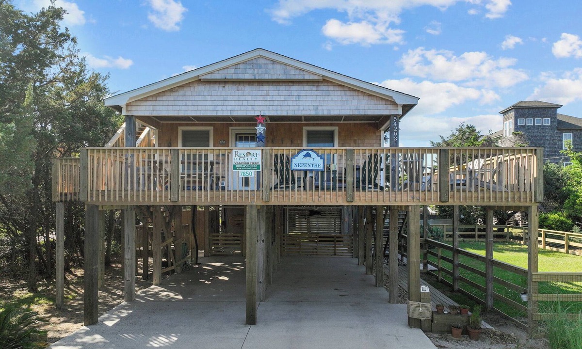 Hatteras Island House | Classic Beach Home, Short Walk to Beach, Crow's Nest, Covered Decks.