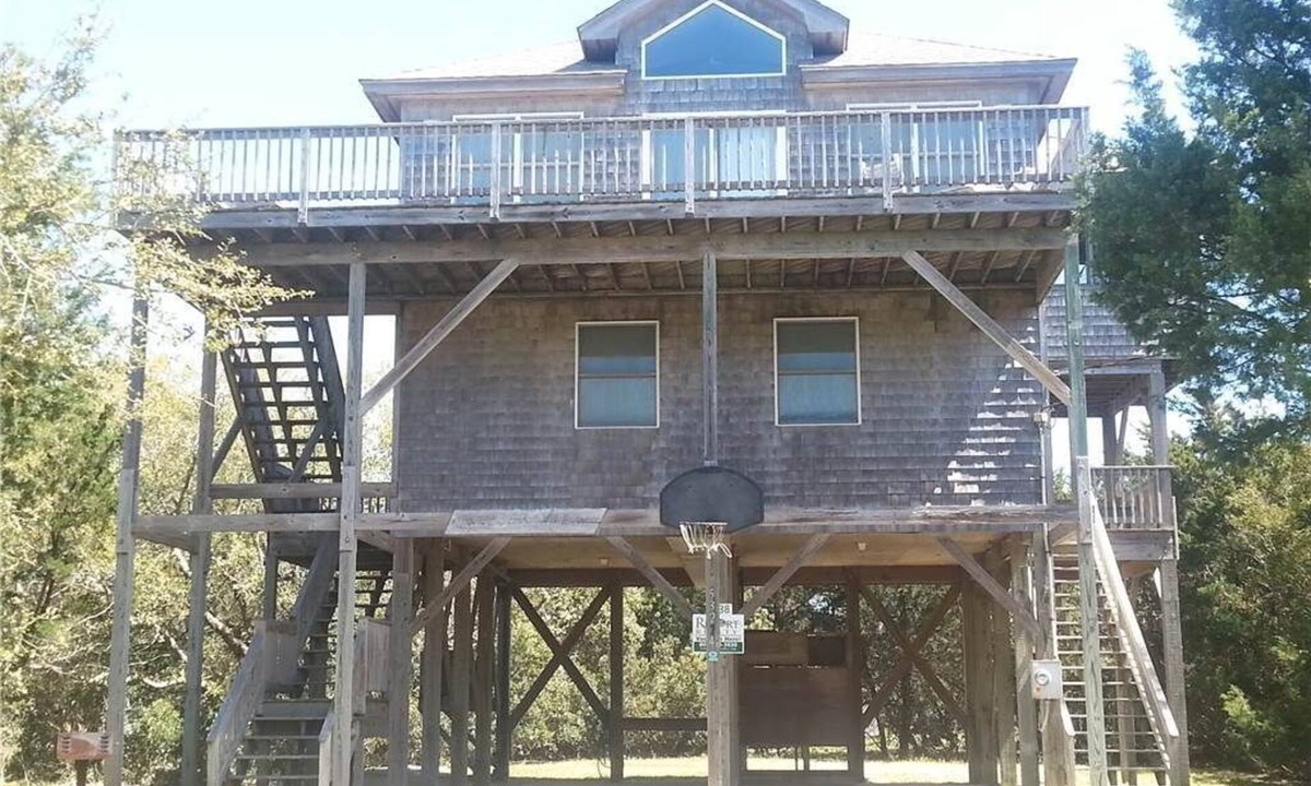 Frisco House | Classic Frisco Beach Box Just Yards Away from the Beach!