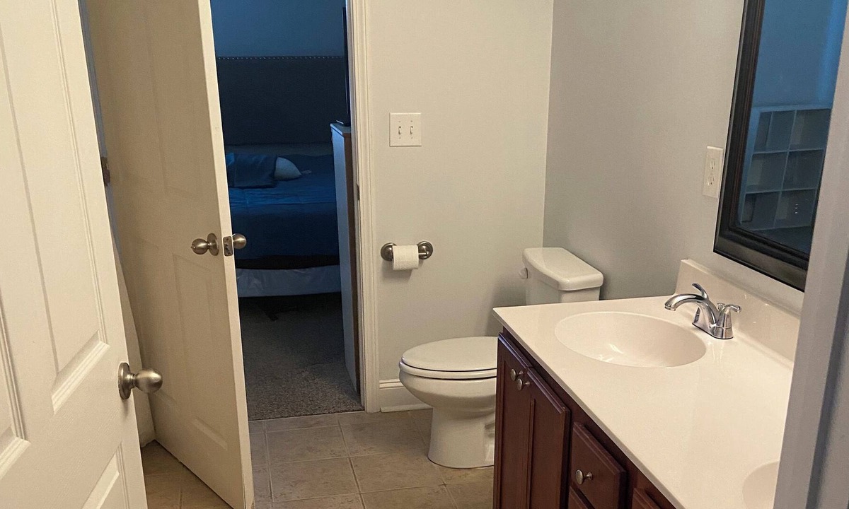 Fayetteville Apartment | Clean and Spacious-2 bedroom apartment!