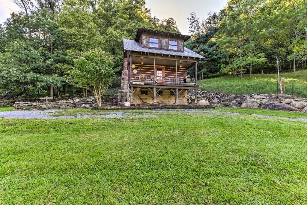 Clyde Apartment | Clyde Papa Bear Cabin, Near Smoky Mountains!