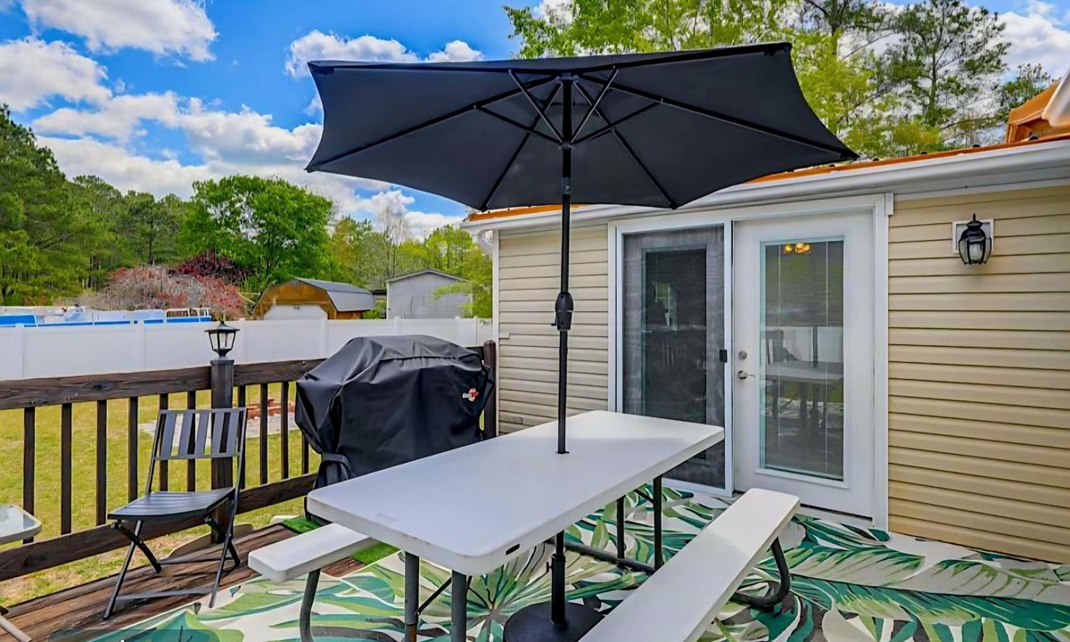 Carteret County House | "Coastah" RetreatnJET TUB for 2nFIREPIT/GRILLnFenced YARD nWalk to HADNOT Creek