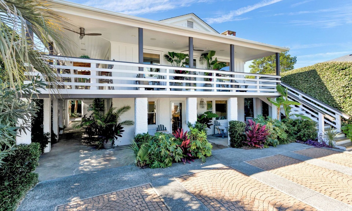 Wrightsville Beach Cottage | Coastal Charm. LOVED by Guests! Eight Upper Level