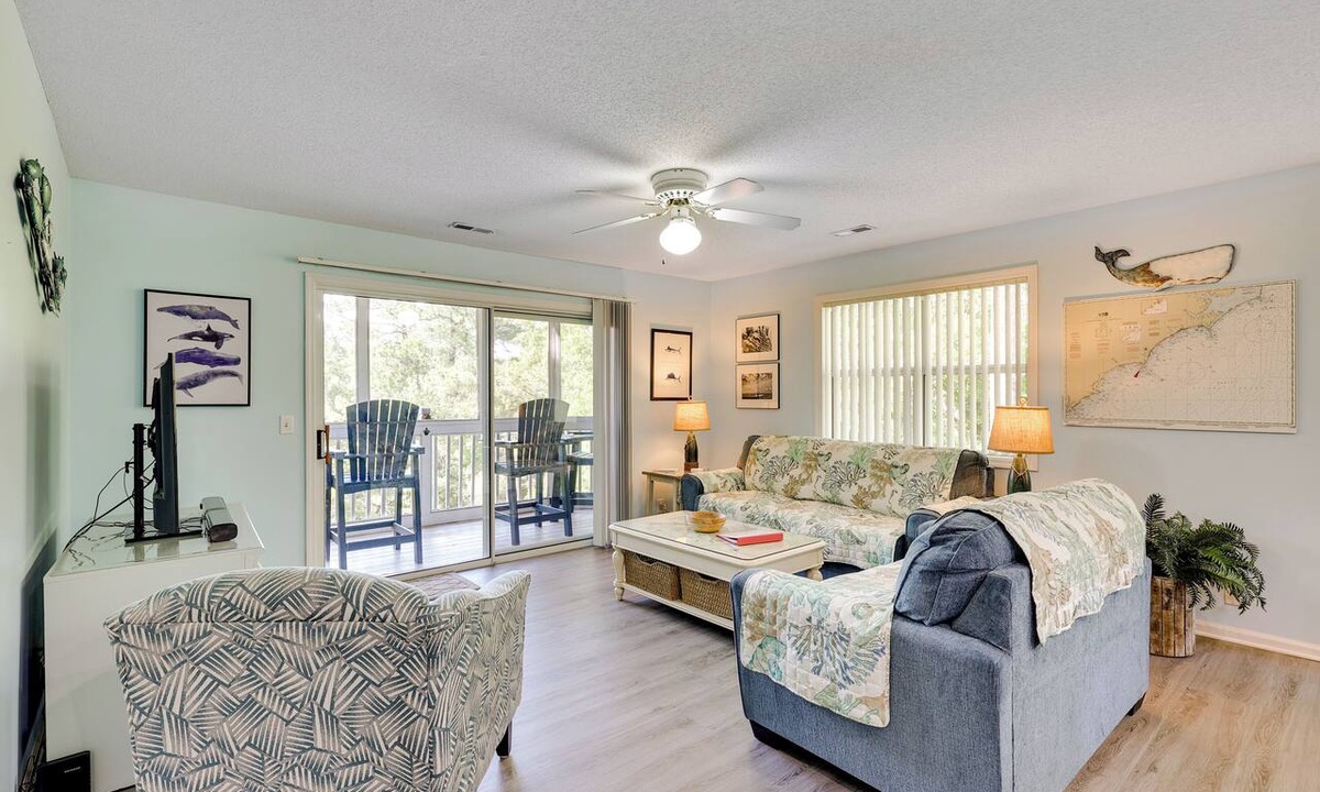 St. James Condo | Coastal Condo w/Screened Deck + Community Pool