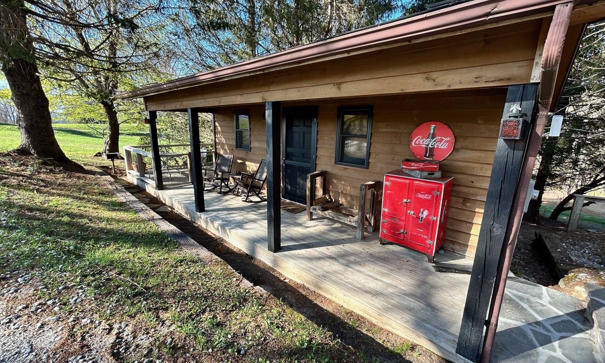 Scaly Mountain Cabin | Coca-Cola Cabin | Jetted Tub | Fireplace