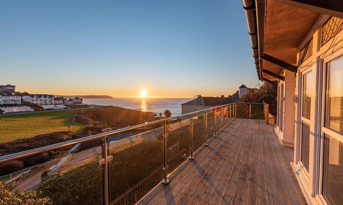Mortehoe House | Combesgate View - Six Bedroom House, Sleeps 12
