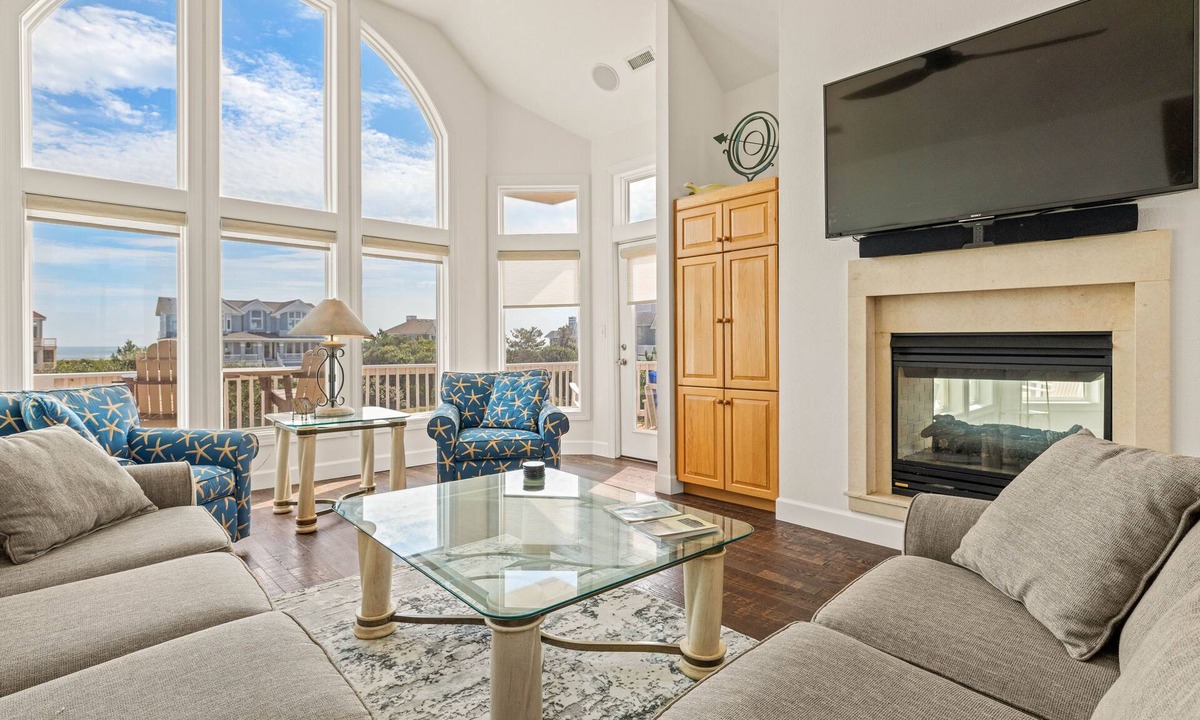 Pine Island House | Comedy Central: Semi-Oceanfront, Close to Beach Access, Private Pool