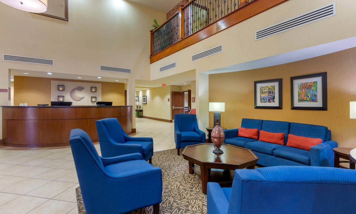 West Ashley Hotel | Comfort Suites Charleston West Ashley