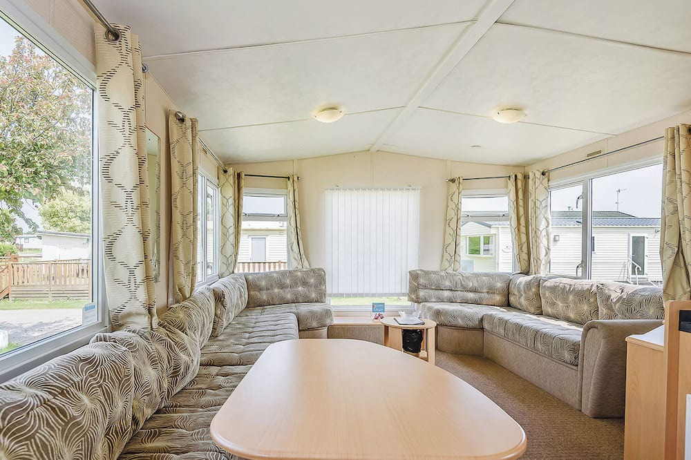 Bognor Regis House | Comfortable 12ft-wide caravan with one double and two twin.