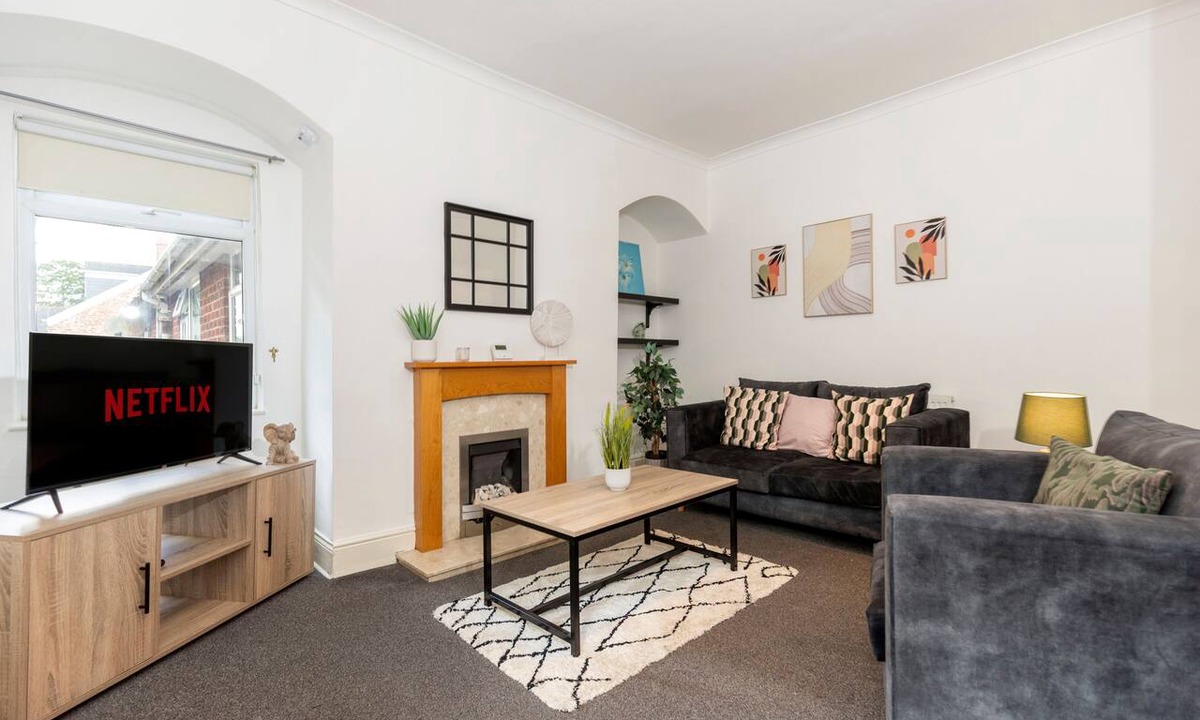 Newcastle-upon-Tyne Apartment | Comfortable and spacious home. FREE Parking.