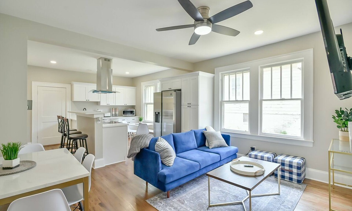 East Durham House | Comfy 6 Bedroom home w/two living spaces close to downtown!