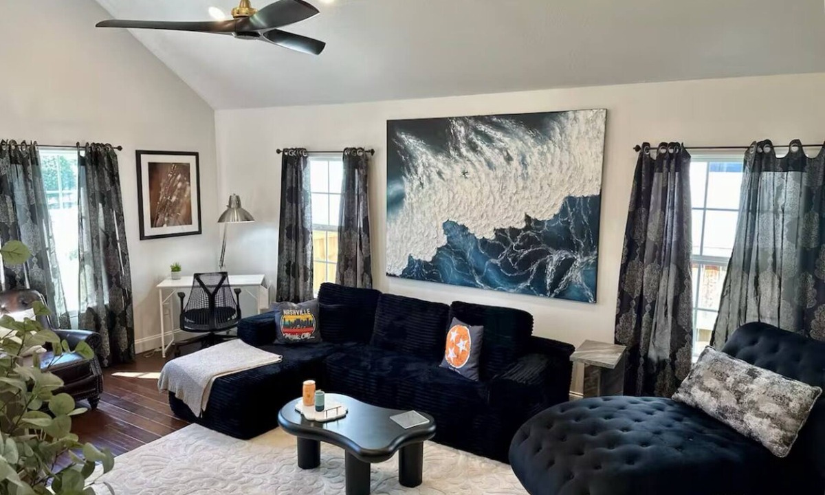 Buena Vista House | Comfy Walkable Downtown Nashville Home/Private Fences Yard - 3 Bedrooms 1 Story