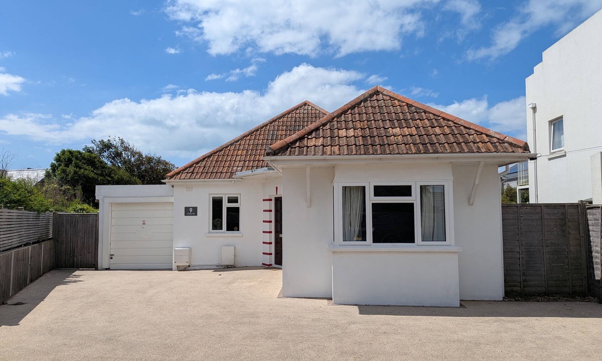 East Wittering Cottage | Coney Six - East Wittering - a family house that sleeps 4 guests in 2 bedrooms