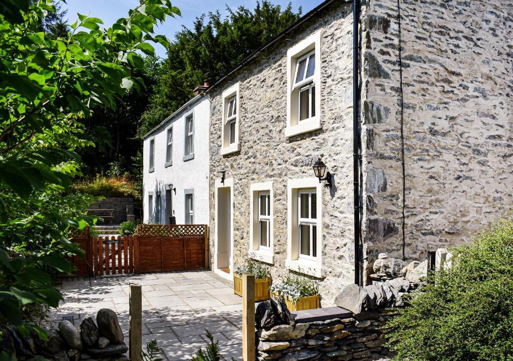 Bampton House | Conn Cottage