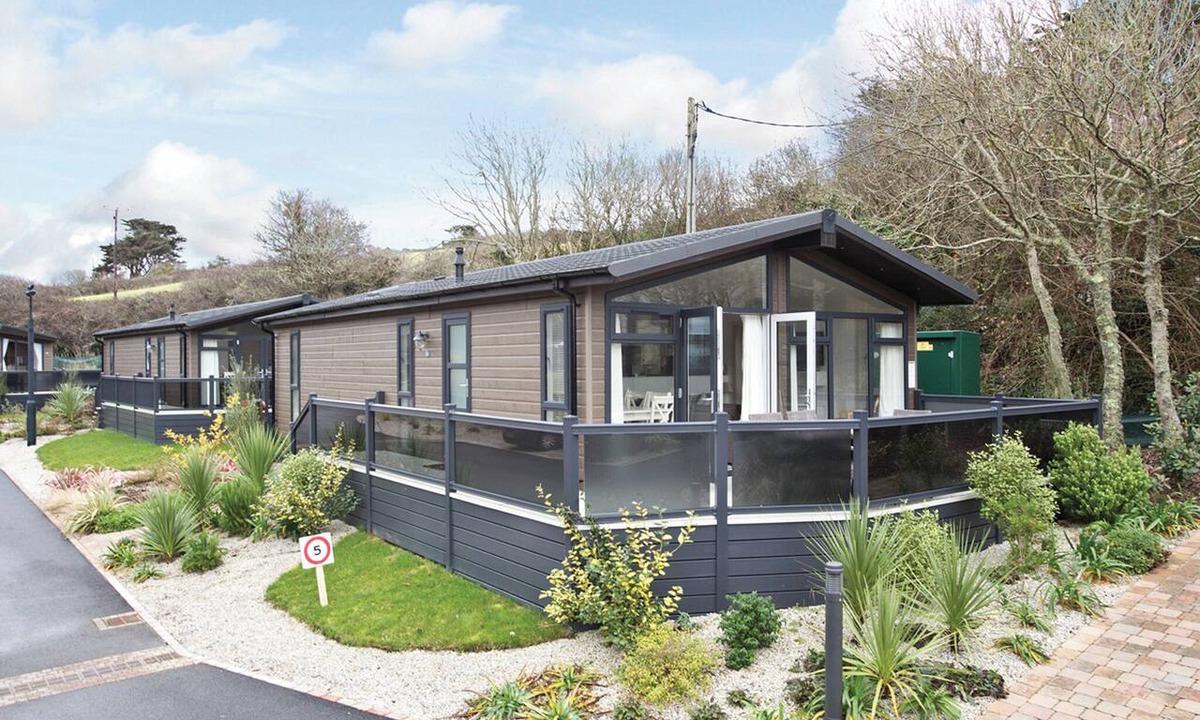 Mullion Ski Chalet | Constantine Premier Lodge