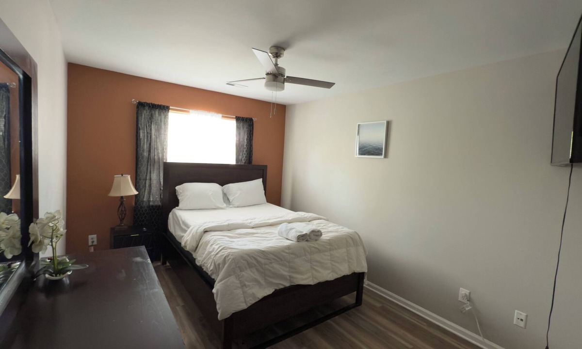 Prosperity Church Road House | Contemporary 3-bedroom townhome with WiFi, AC in Charlotte University area