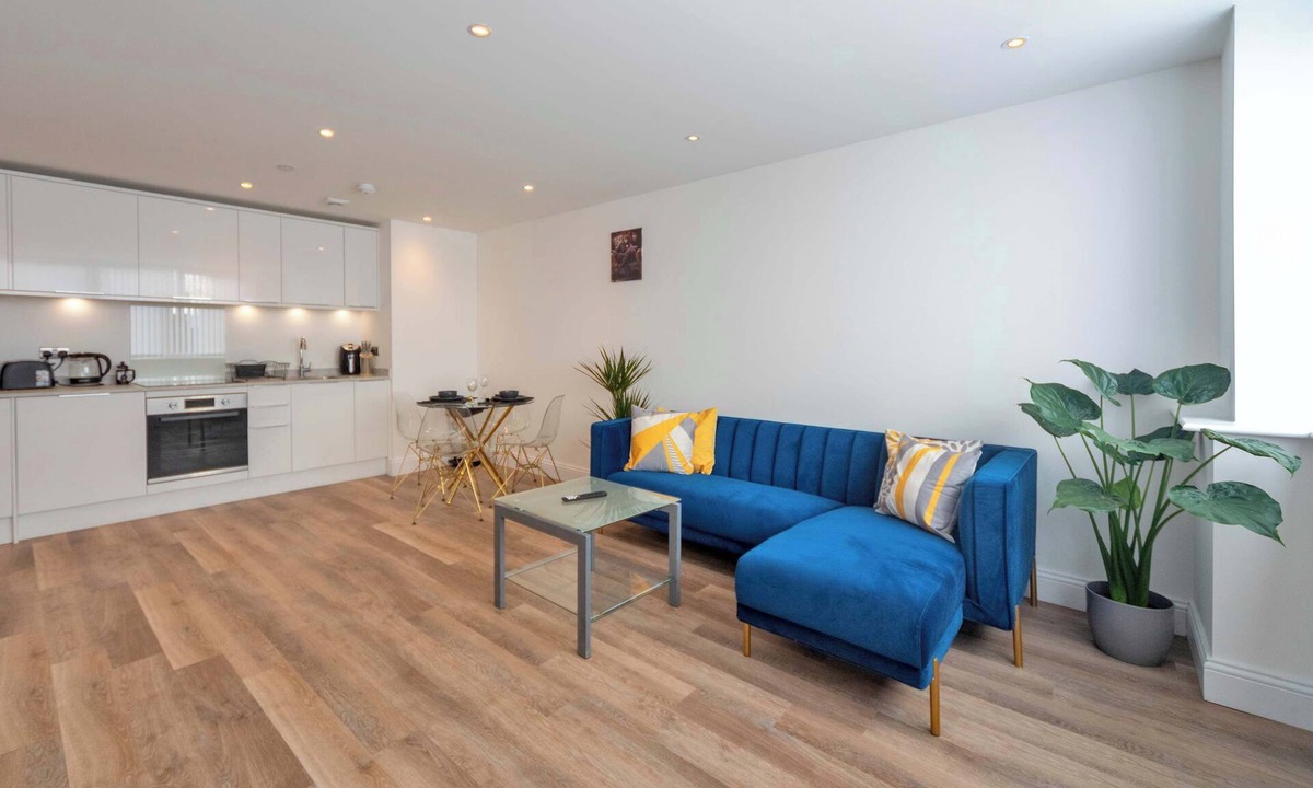 Gravesend Apartment | Contemporary & Bright 1 Bed Apartment in Gravesend