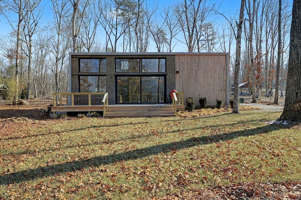 Tracy City Cabin | Contemporary Forest Hideaway with Stunning Glass Architecture in Tracy, Tennessee