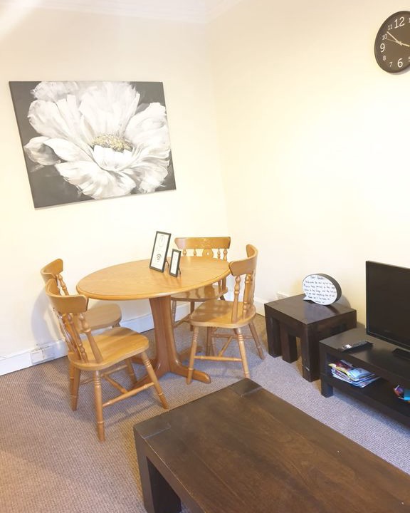 Glenisla Apartment | Convenient, Clean and Comfortable Flat in Dundee