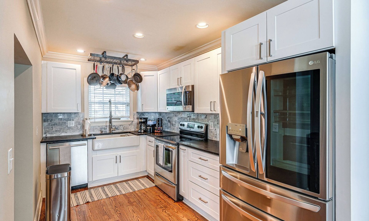 Melrose House | Convenient Nashville Hub w/Yard, 3 Mi to Downtown