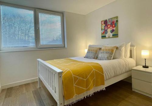 Andover Apartment | Convenient quiet flat with parking