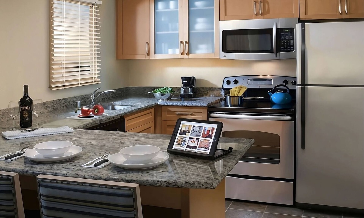 Gunter Afs Hotel | Convenient Stay in Montgomery! 3 Relaxing Units, Onsite Pool, Pets Allowed