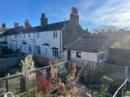 Devizes House | Copper Cottage