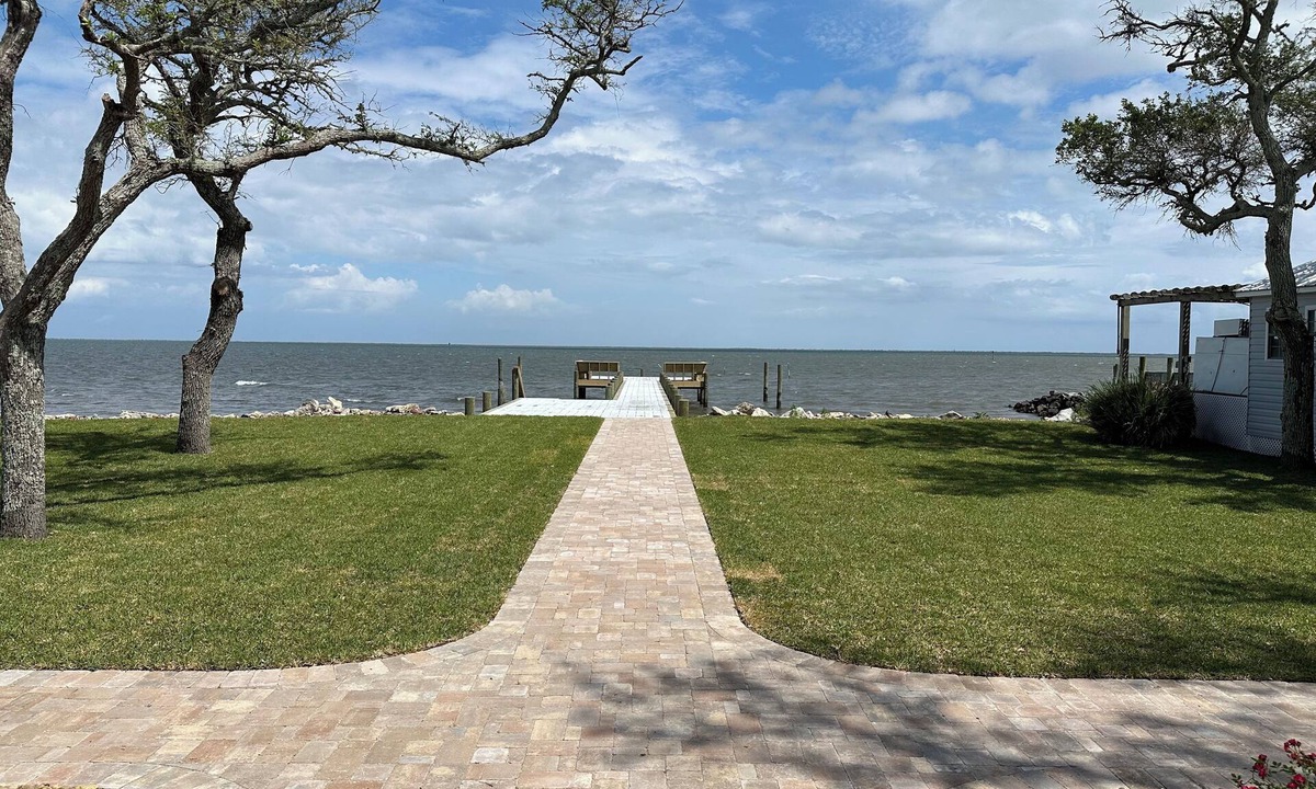 Davis House | Core Sound beauty! Easy access to Core Banks and Cape Lookout. - SLEEPS 11