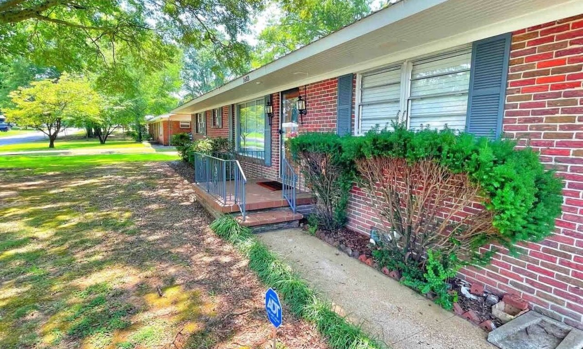 Decatur House | Corporate Ready 5BR Home | Wi-Fi, Parking, Self Check-In