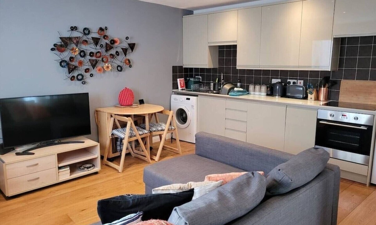 Montpellier House | Cosy, quiet, 2-bedroom house in a great part of Cheltenham near the town centre.