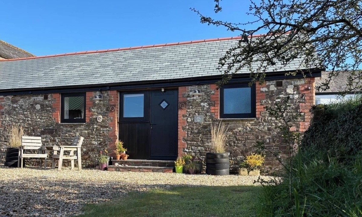 Bude House | Cosy rural barn retreat for couples near stunning Cornish coast